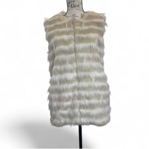 Forever‎ 21 Chic Faux Fur Vest in Cream and White